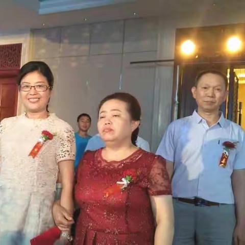 长辈们共同见证 弋南希，王林结婚致喜