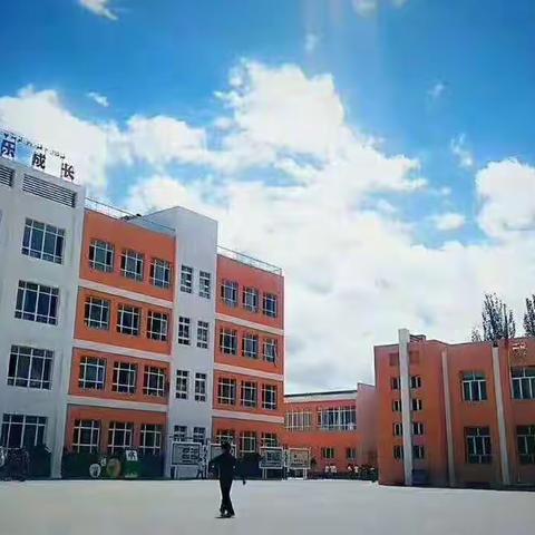 伊宁市第十八小学“营造和谐氛围，共育阳光少年”家长开放日活动