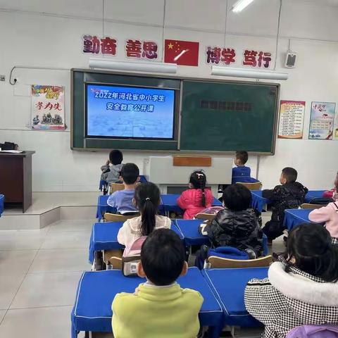 珍爱生命        安全伴我行——吴义小学安全教育宣传周活动