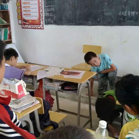 与书为友，与书我行------(葛坳乡小源小学五年级)