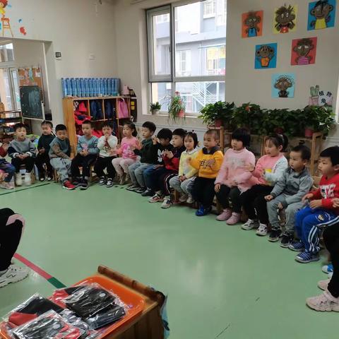 云景豪庭幼儿园睿智情商自我探索营第十周《我们的一天》