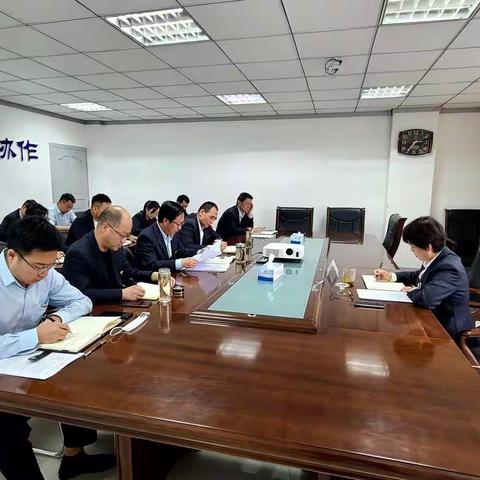 公司业务部、普惠金融事业部联合组织召开党员大会