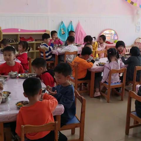 2020-2021学年第二学期小一班开学第二天活动掠影。