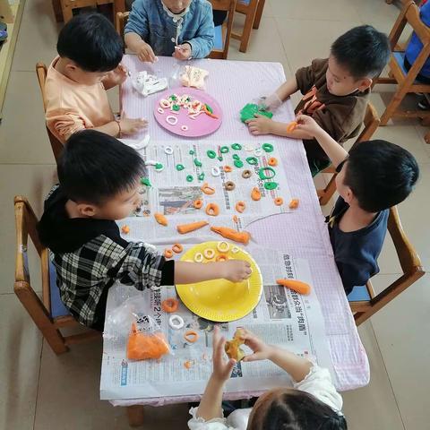 2020-2021学年第二学期小一班开学第三天活动掠影。