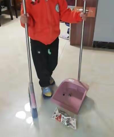 宝塔新望幼儿园“防疫有我 爱卫同行”主题活动——爱护环境人人有责。