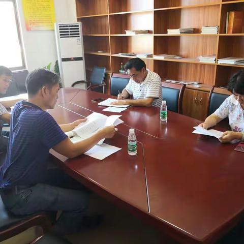 天涯区人大第七小组集中学习地方组织法
