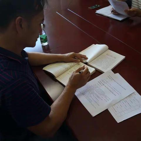 天涯区人大第七小组组织集中学习选举法、代表法