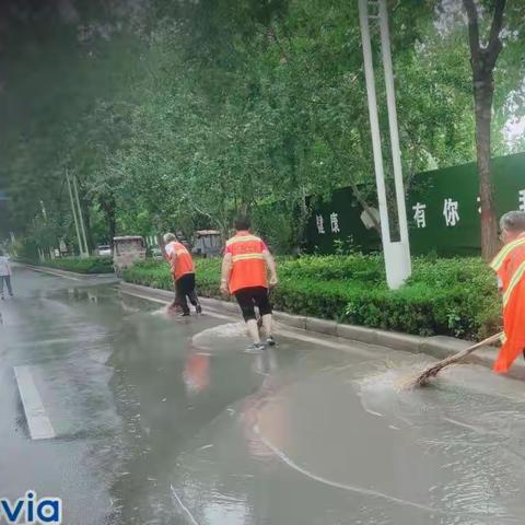 城市清道夫——城发新环卫（长垣市）有限公司持续开展道路排水清淤工作