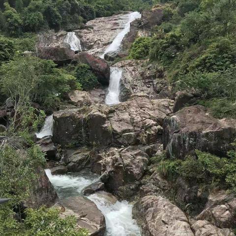 初夏，雨后，从化三桠塘