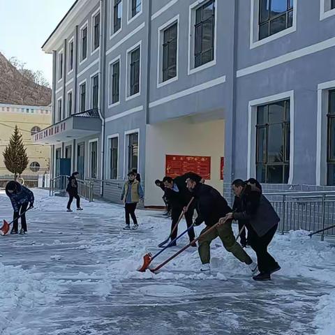 迎着春晖积极备战开学工作