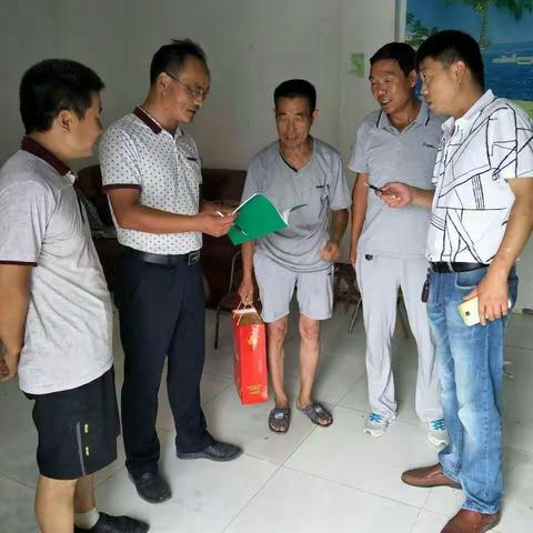 上官镇二初中扶贫工作在行动