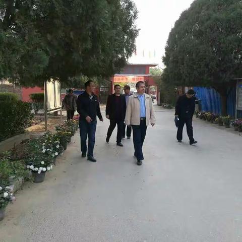 教体局张局长到上官镇二初中指导工作