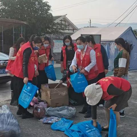 情暖校园，爱伴成长——八家河小学爱心学习用具公益捐赠活动纪实