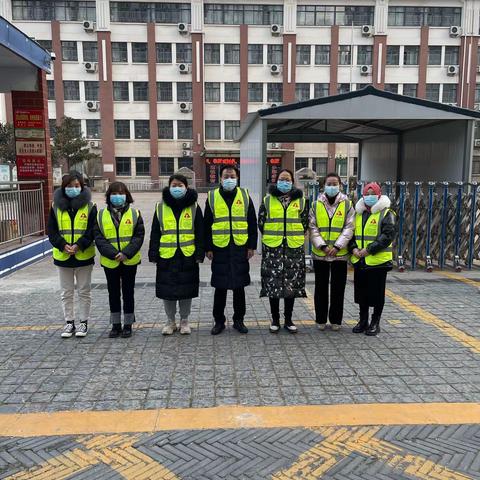 责任担当，为爱护航——临沂一小东关校区五年级四班家长志愿者执勤精彩分享