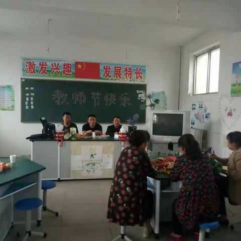 解原学区萧宗让小学举行教师节表彰大会