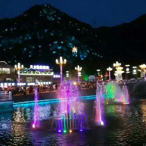 行走在祖国美景河山