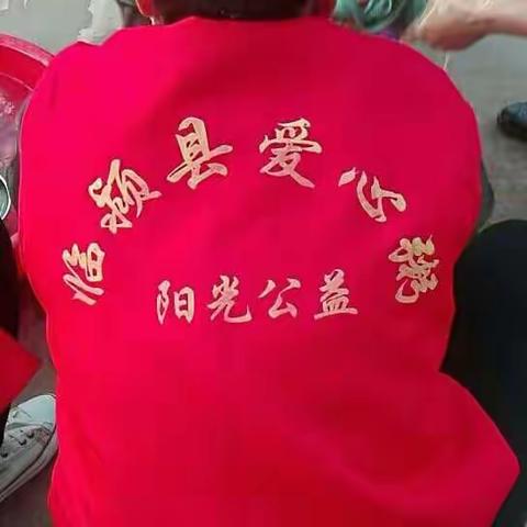 29号的早晨，志愿者来到爱心粥屋，一同走过的日子。