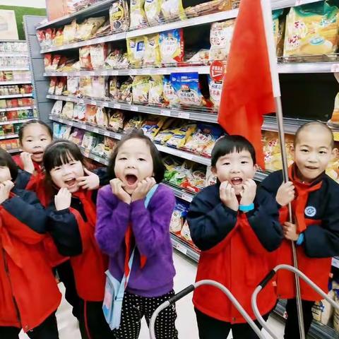 看春晚，贴对联----记水小三(4)中队寻年味的红色之旅