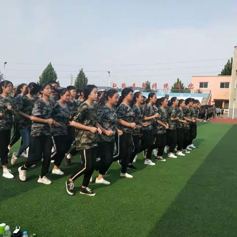 青春正当时，不惧骄阳日。——九一班军训纪实第2天