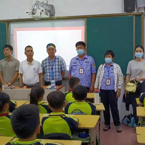 能力提升建设年 | 海口市美兰区司法局灵山司法所联合多部门开展民法典进校园预防校园欺凌的普法宣传活动。