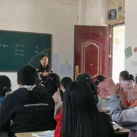 租良小学互听互评进行中