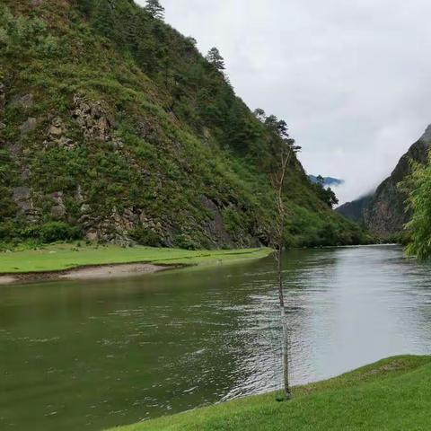 今天上午去拉姆拉措神湖，十二点从加查回到拉萨。