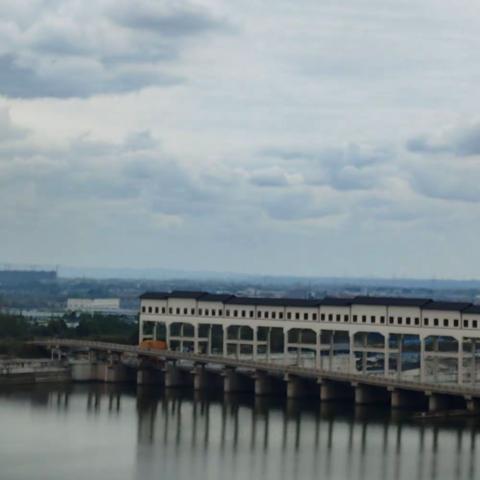 ⭐️🔑亏本急售南湖一号109产权大4/2/2卫双阳台带入户，客厅主卧正看江中间楼层售64.8万老证看房6758