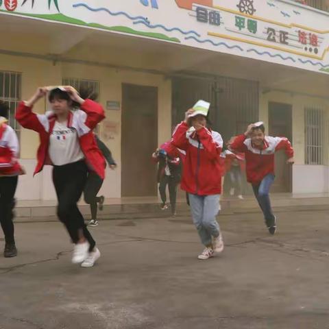 强化安全教育、筑牢生命防线---三里学区安全消防疏散演练