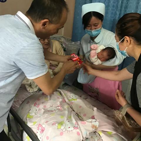 病房里的儿童节——县中医医院为住院患儿庆祝“六一”儿童节