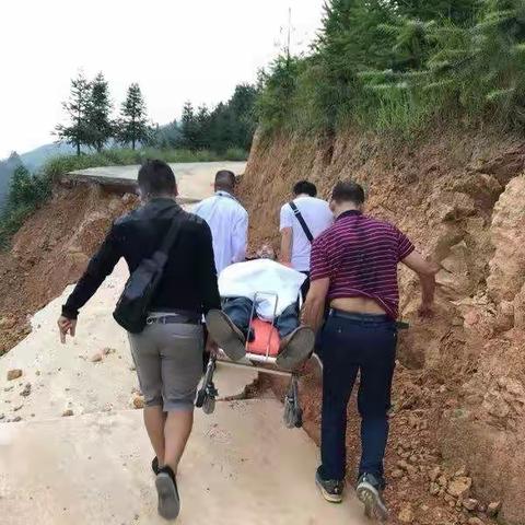 “爱心救护”生命风景线