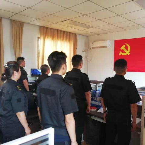 顶高温冒酷暑   城管工作不松懈