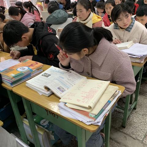 9.2班的学子利用课后服务为期末冲刺