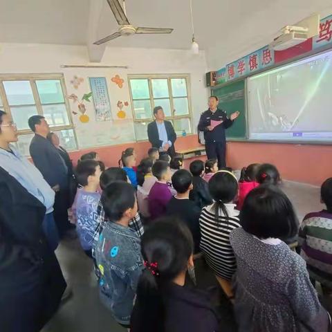 遵守交通规则，争做文明市民——林州市交警大队走进五龙镇栗家凹小学宣传交通安全活动