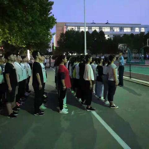 青春有很多样子，很庆幸你们的青春有穿军装的样子。