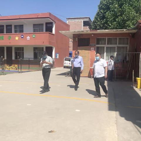 召陵区教育局疫情防控督导组深入台寺小学进行复学筹备督导检查