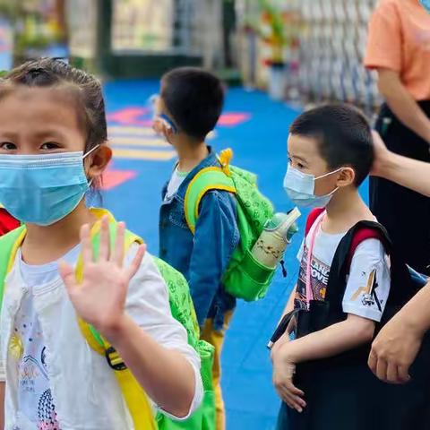 2021年秋季学期中四班一日生活常规