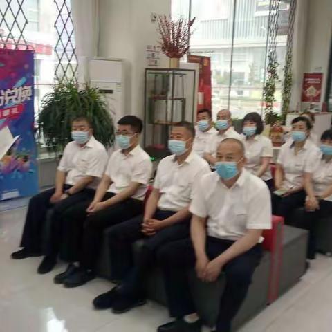 立山支行开展“警示与反思”大讨论活动