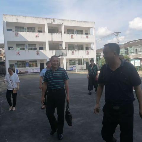 教学管理重实效，检查引领促成长 ---黄坊中心小学迎接县进修学校教育教学期末常规工作检查