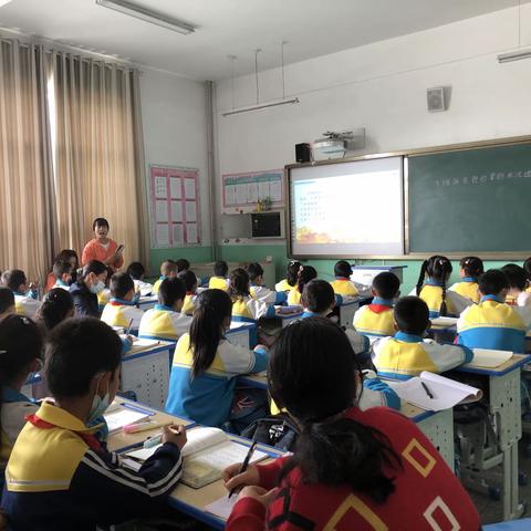 摸索中成长，成长中摸索———记侯尚萍老师指导课