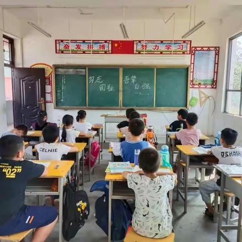 李梅小学“勿忘国耻，吾辈自强”中队活动