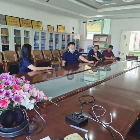 情系教师节 关怀暖人心 ----穆棱镇政府领导慰问立德小学全体教师