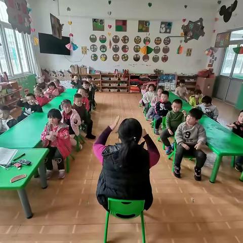 西城小学幼儿园  中二班———小老鼠上灯台