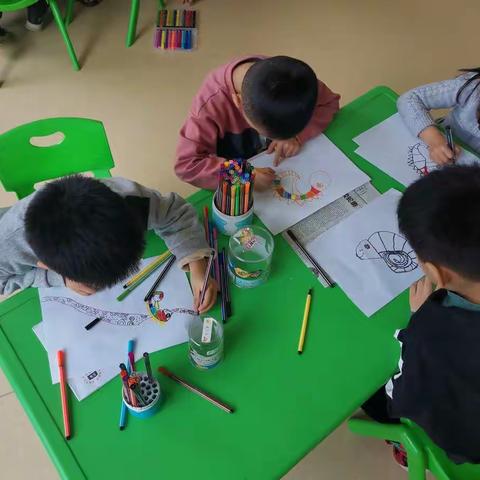 北沟镇中心幼儿园大二班————《变色龙》