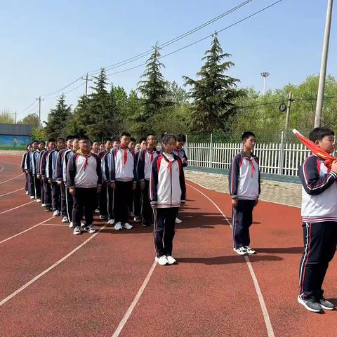 强化安全意识，建设平安校园——山东省泰安第十三中学升旗仪式