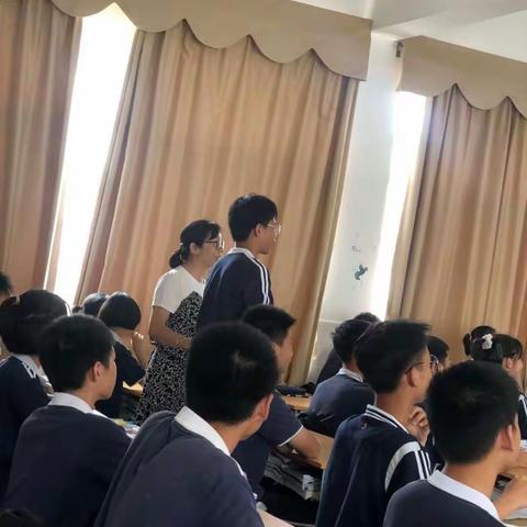 学党史、赞党恩、跟党走——初二8班开展主题班会