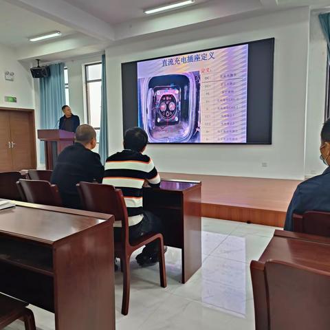 集团机务部计划下周二（10月25日）上午9点在维保中心通知：集团（“首席技师”新能源车辆维修第三期深化培训。