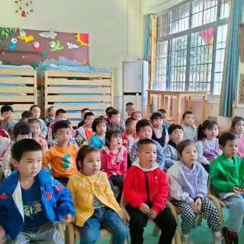 亲亲幼儿园爱心班的快乐四月