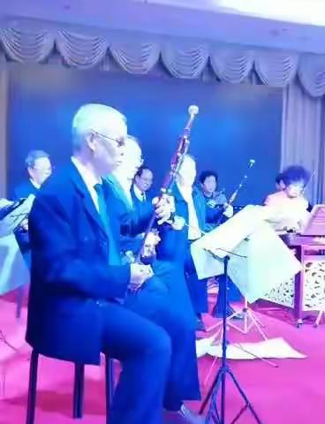 镇原县老年大学二胡班节目演出