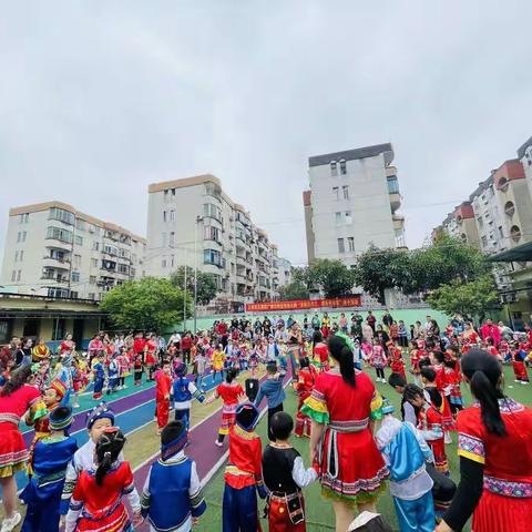 云彩贝贝集团广维天线宝宝幼儿园“多彩三月三，欢乐齐分享”亲子活动