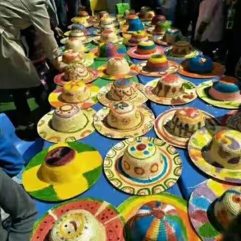 汤店幼儿园亲子草帽创意绘画秀